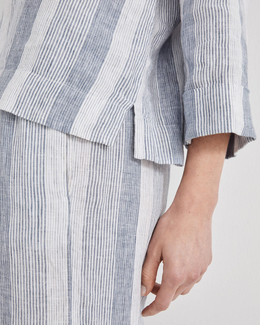 LINEN OMBRÉ STRIPE V-NECK TOP | Talbots US