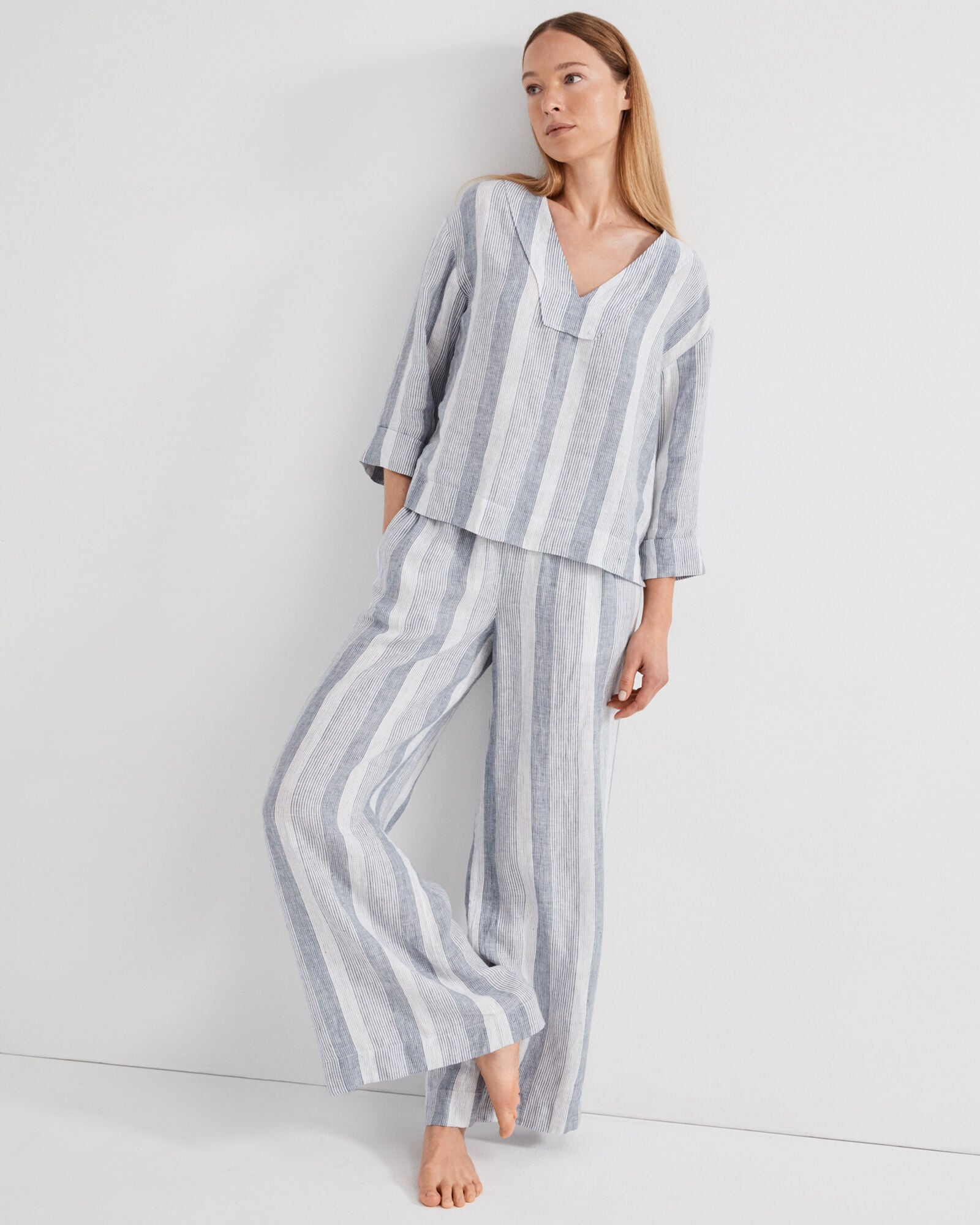 LINEN OMBRÉ STRIPE V-NECK TOP | Talbots US