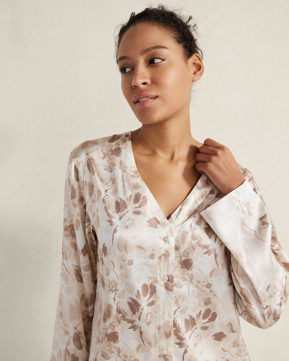 WASHABLE SILK V-NECK TRANQUIL FLORAL SLEEP TOP | Talbots discount
