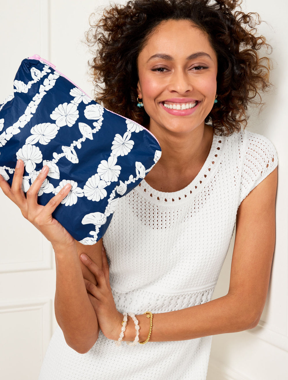 ALOHA COLLECTION MID SHELL LEI REVERSIBLE POUCH | Talbots near me